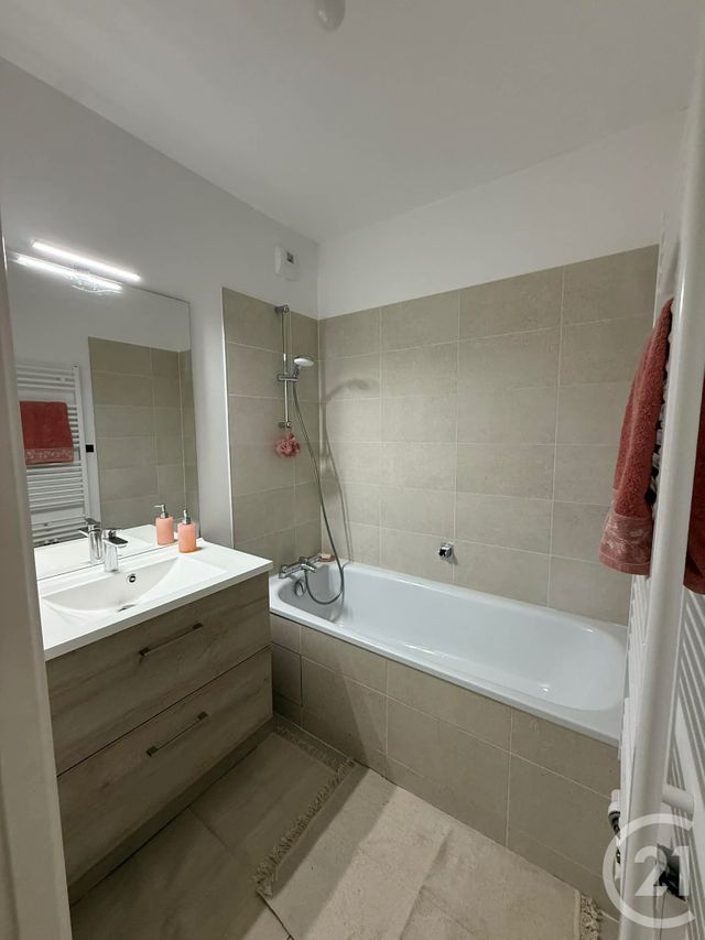 Appartement F3 à vendre - 3 pièces - 64.17 m2 - SARTROUVILLE - 78 - ILE-DE-FRANCE - Century 21 Officimmo