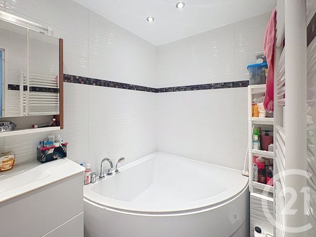 Appartement à vendre - 5 pièces - 103.0 m2 - BEZONS - 95 - ILE-DE-FRANCE - Century 21 Officimmo